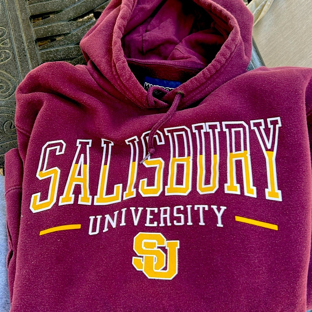 Salisbury University size L Hoodie very slightly worn